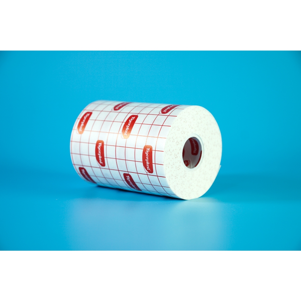 Cuộn băng keo y tế co giãn Tigerplast Carifix Stretch dán bông gạc - Tấm 10cm dài 10m
