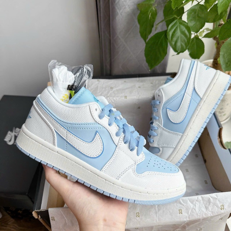 Giày sneaker trắng xanh pastel thấp cổ