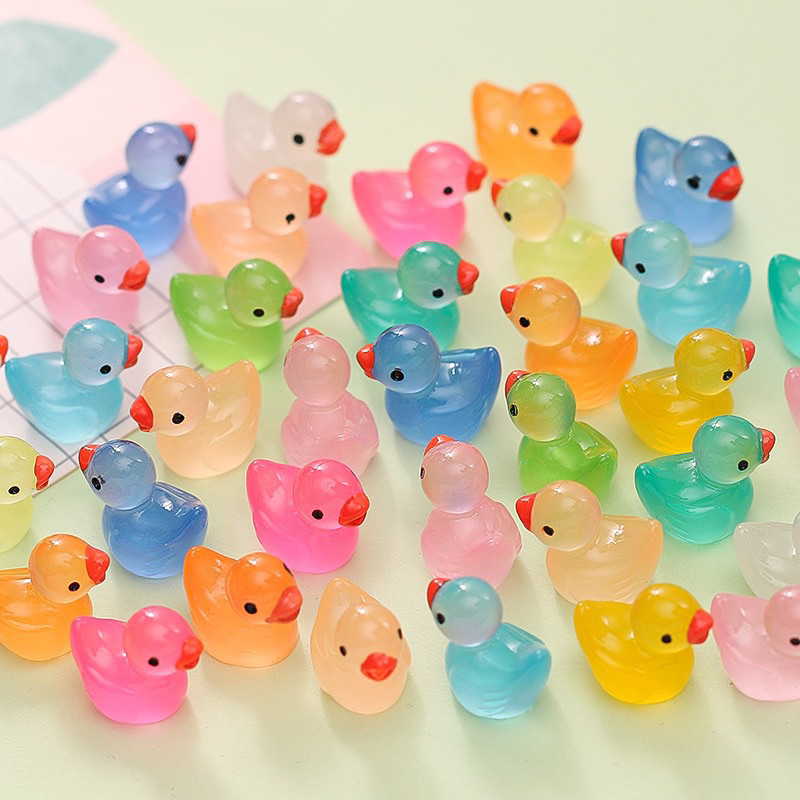 Mô Hình Vịt Charm Vịt Có Dạ Quang Phát Sáng , Dùng Để Trang Trí , Trưng Bày