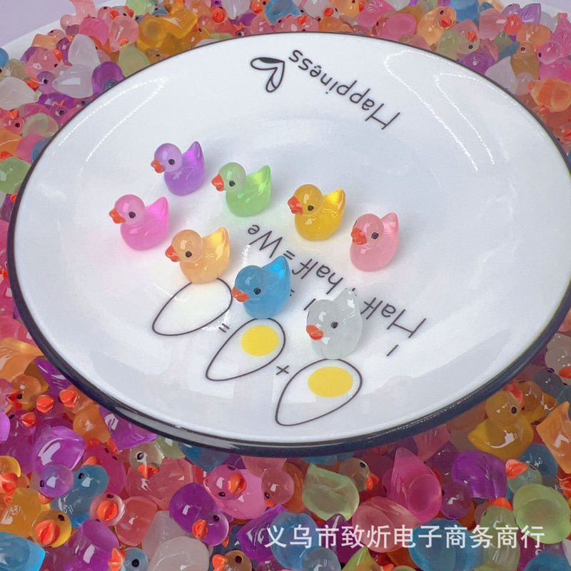 Mô Hình Vịt Charm Vịt Có Dạ Quang Phát Sáng , Dùng Để Trang Trí , Trưng Bày