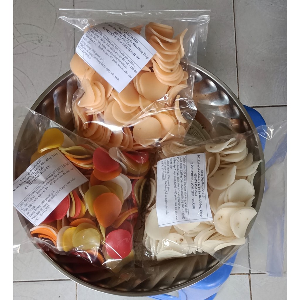 Combo 1.5 kg gồm 03 gói 500 gram bánh rau củ, bánh tiêu trắng và tiêu hành ớt
