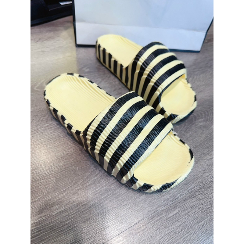 Dép bánh mì sọc ngang