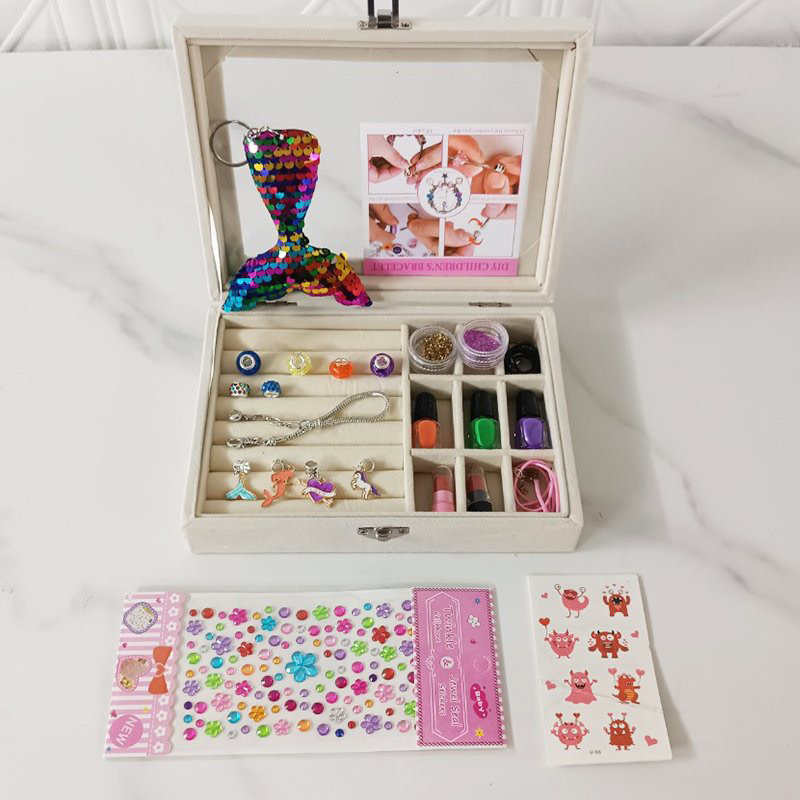 Set quà tặng Noel cho bé xinh xắn