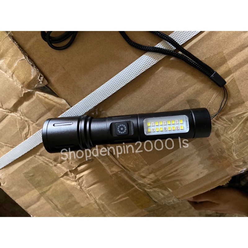 Đèn pin mini cầm tay có led ở thân đèn