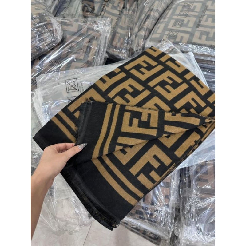 Khăn len chữ F hàng QC