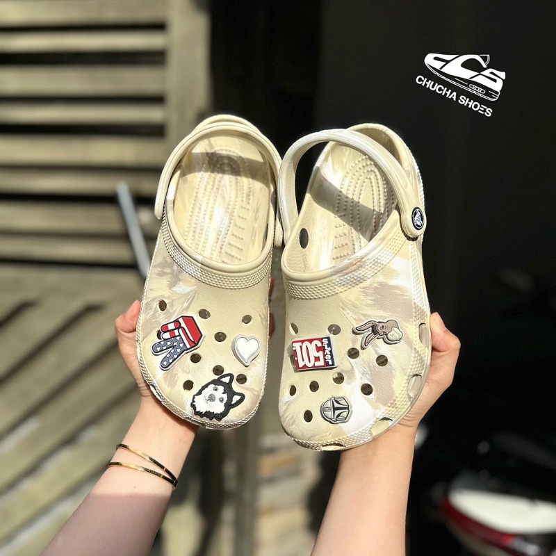 Dép Unisex Crocs Classic Kem Loang