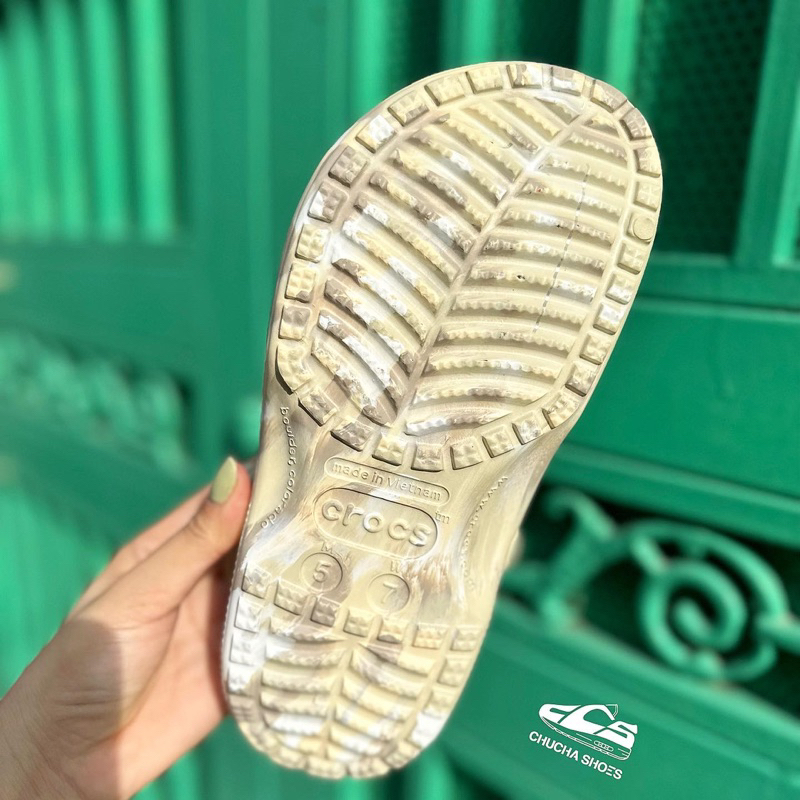 Dép Unisex Crocs Classic Kem Loang