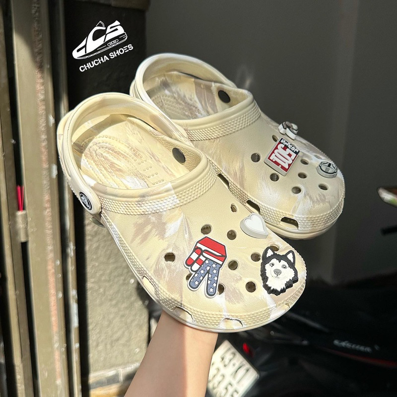 Dép Unisex Crocs Classic Kem Loang