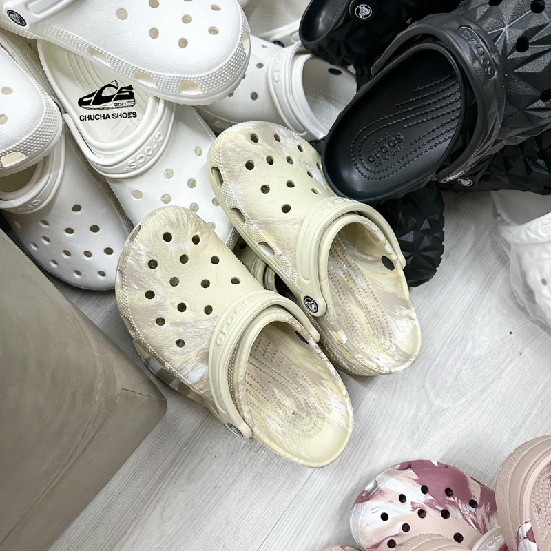 Dép Unisex Crocs Classic Kem Loang
