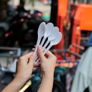 1 bịch muỗng nhựa 100cái, thìa nhựa