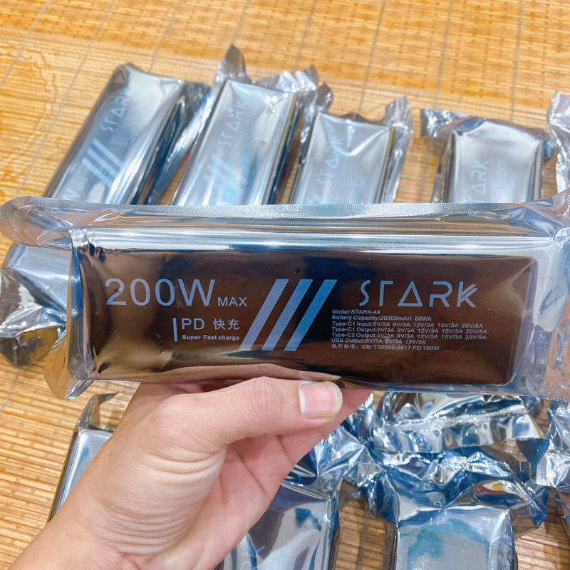 Box sạc dự phòng Stark Max 200w sử dụng 8 pin 21700 hoặc 18650