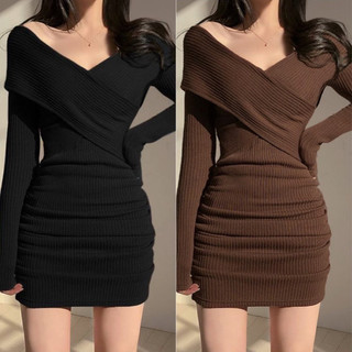Đầm thun gân trễ vai nhún bên tay dài du1