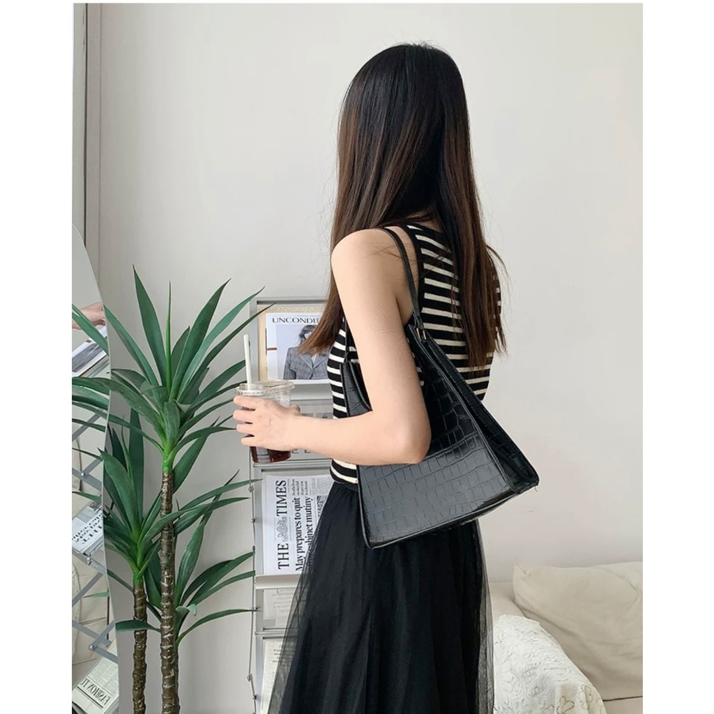 Áo thun kẻ sọc crop sát nách - Nhakholiti - AT2395