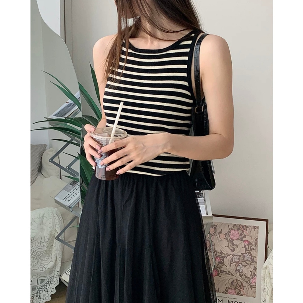 Áo thun kẻ sọc crop sát nách - Nhakholiti - AT2395