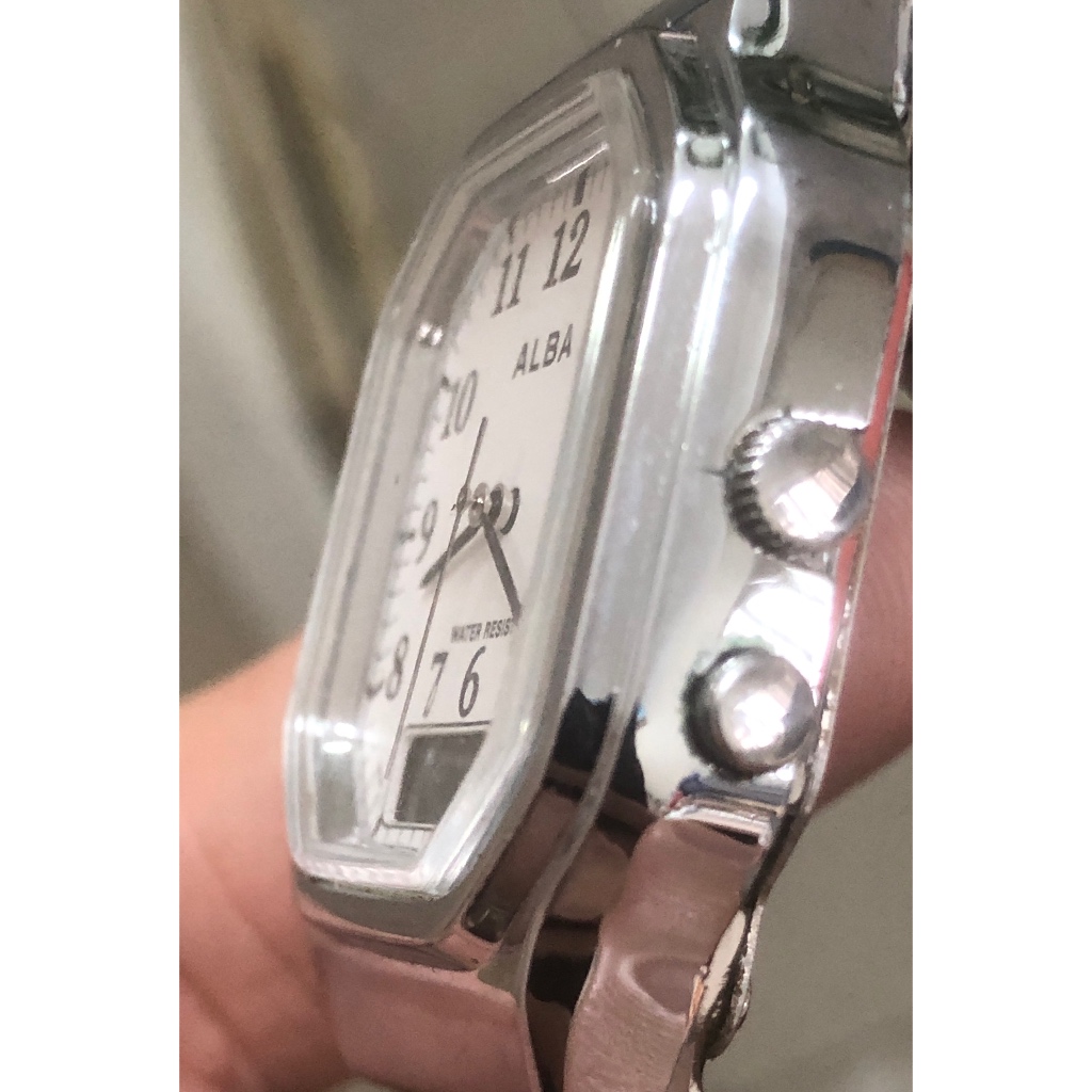 Đồng hồ nam hiệu Alba chạy 2 máy. Còn đẹp. Size khoảng 32X40mm