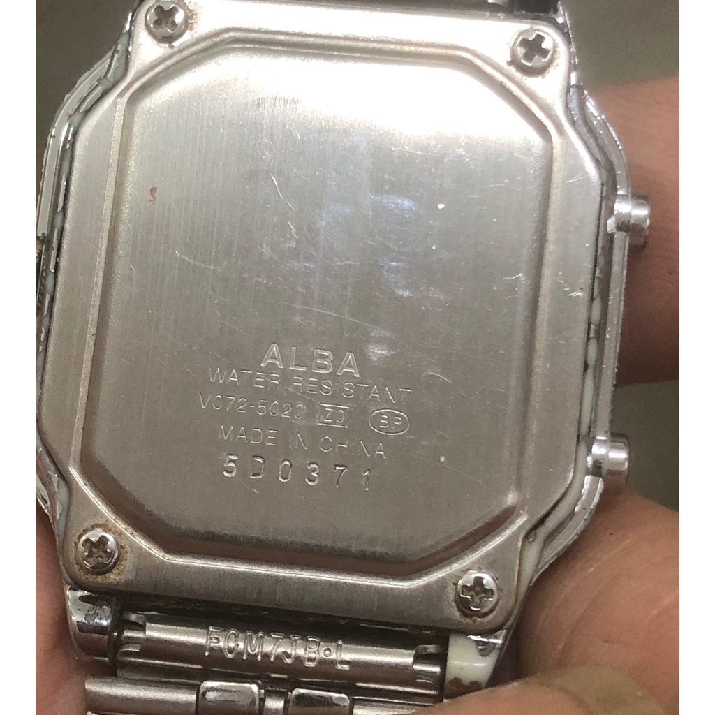 Đồng hồ nam hiệu Alba chạy 2 máy. Còn đẹp. Size khoảng 32X40mm