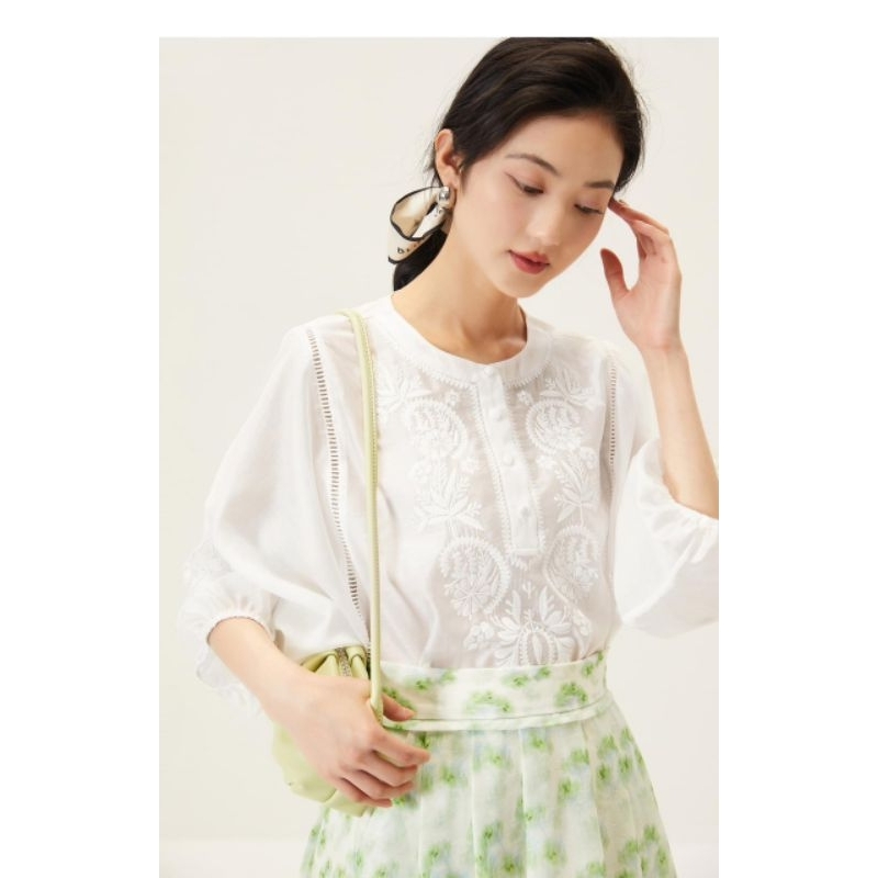 Áo sơ mi thêu dư xịn.