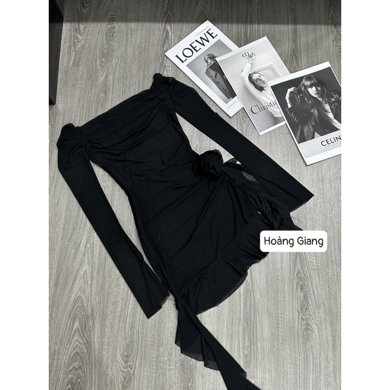 Váy body trễ vai đính hoa