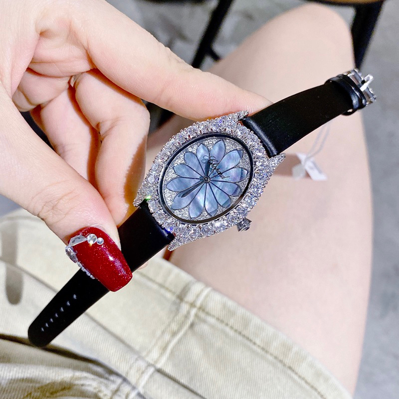 Đồng hồ nữ Chopa.rd mặt tròn hoa xanh đính đá dây da màu đen