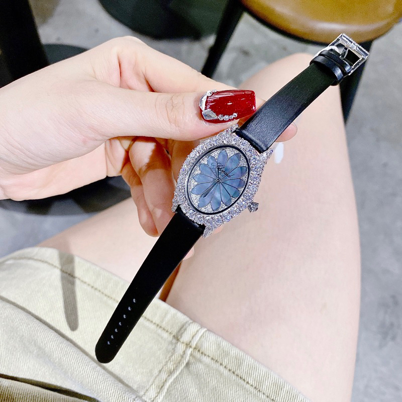 Đồng hồ nữ Chopa.rd mặt tròn hoa xanh đính đá dây da màu đen