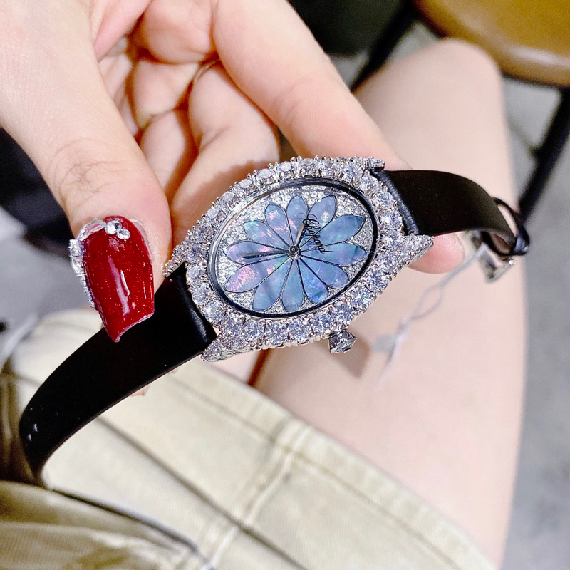 Đồng hồ nữ Chopa.rd mặt tròn hoa xanh đính đá dây da màu đen