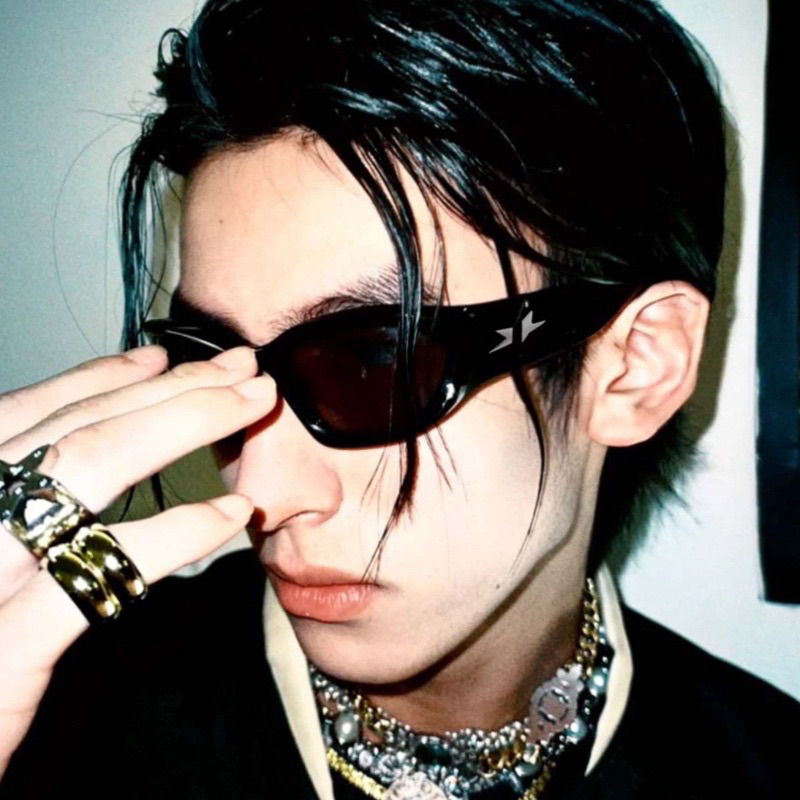 Kính mát tráng gương ngôi sao bạc thời trang Y2K