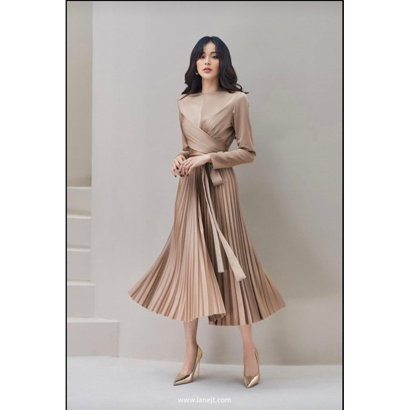 Đầm Lane Jt size S mới 90%, có lên lai dài qua gối