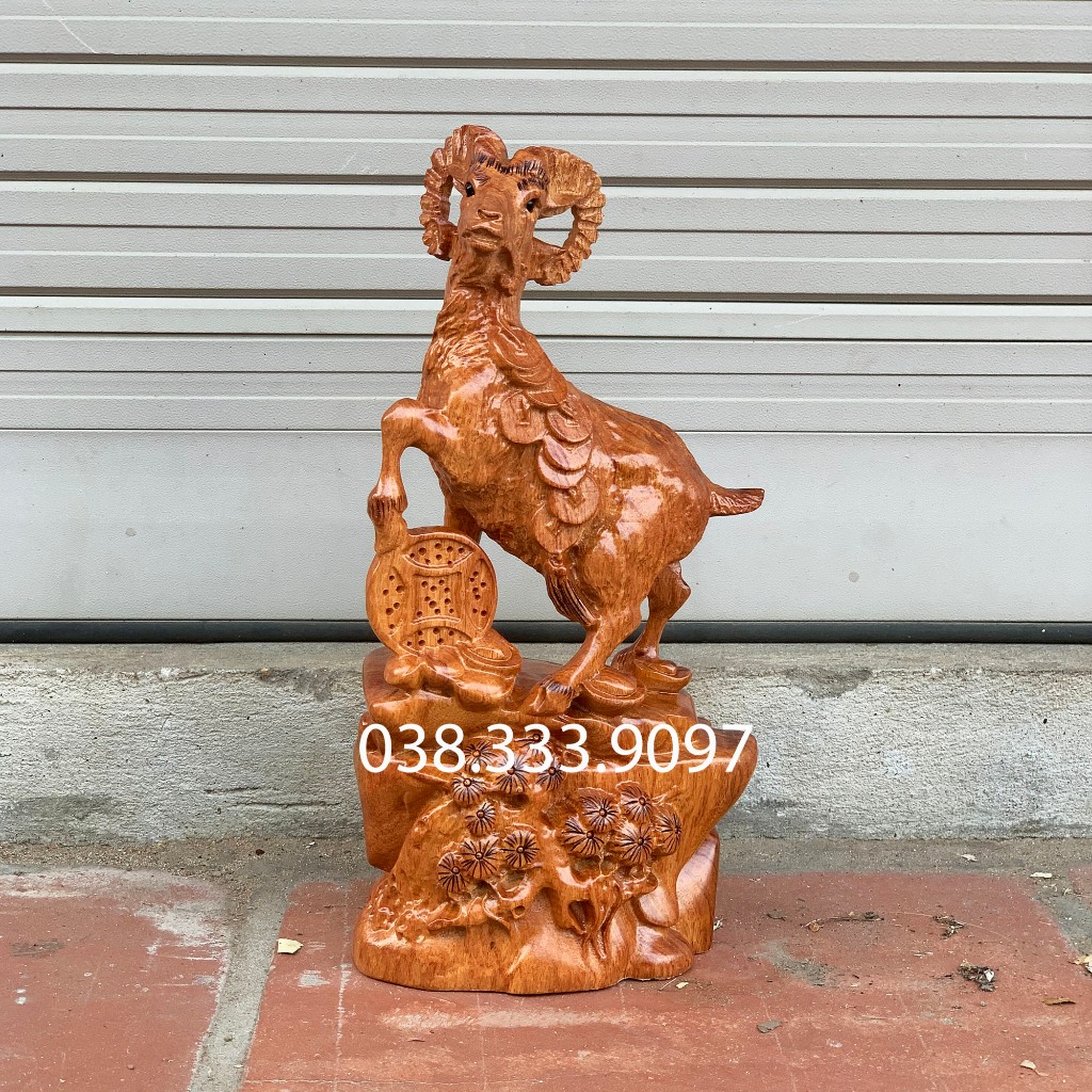 Tượng con dê đứng đế tùng cao 20cm và 30cm được làm bằng gỗ hương nguyên khối