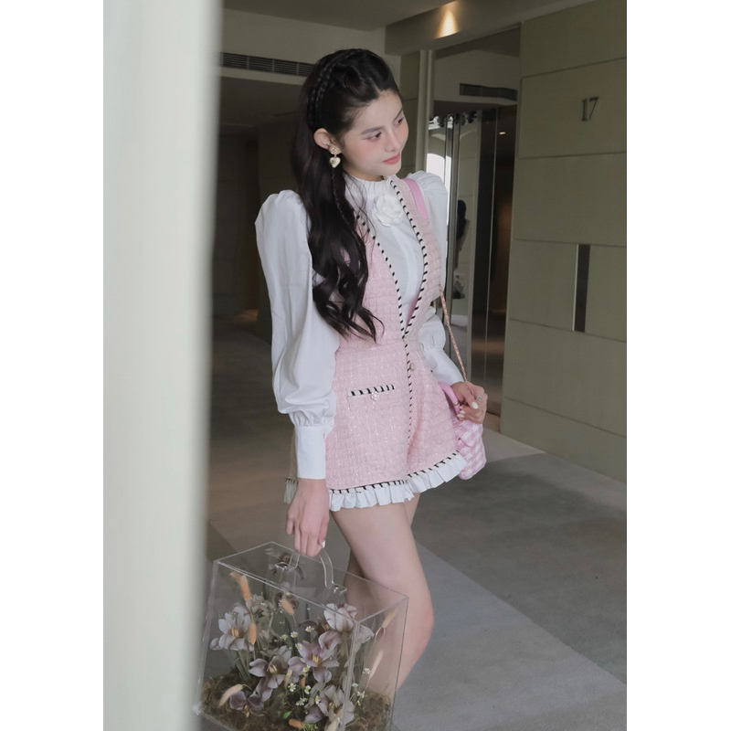 Jumpsuit dạ tay dài kèm hoa trà