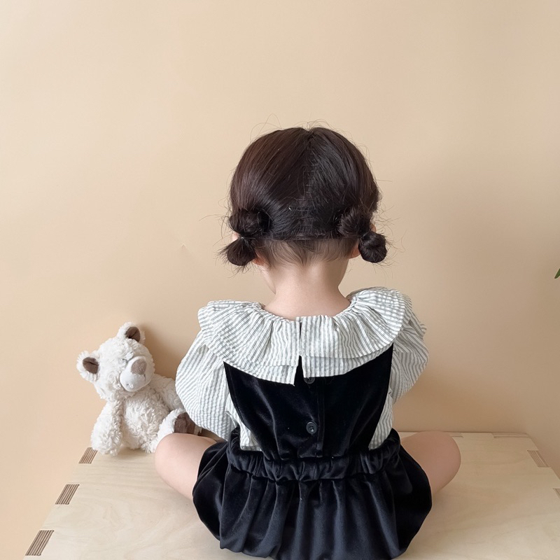 Set yếm tuyết nhung đen kèm áo sơ mi kẻ cổ bèo cho bé gái thời trang thu đông