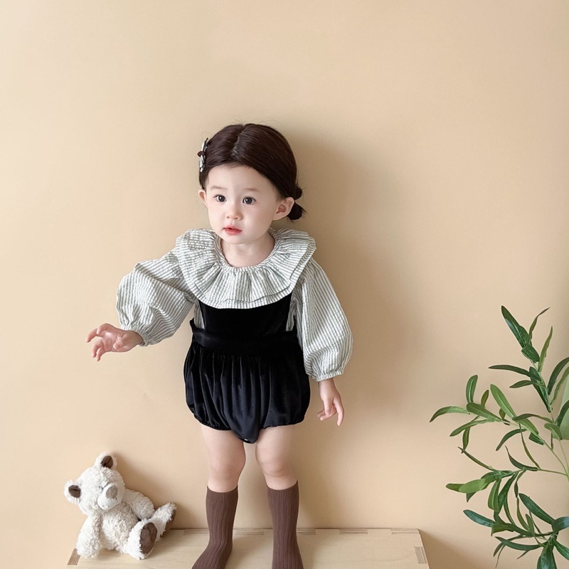 Set yếm tuyết nhung đen kèm áo sơ mi kẻ cổ bèo cho bé gái thời trang thu đông