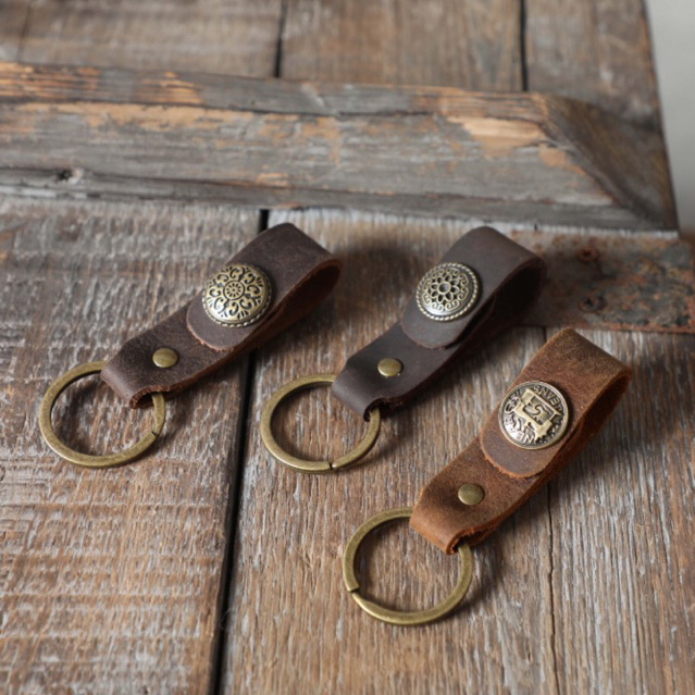 Móc chìa khoá Handmade da thật cúc bấm ngẫu nhiên