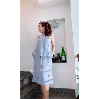 Đầm linen suông thêu hoa nụ