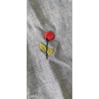 Đầm linen suông thêu hoa nụ