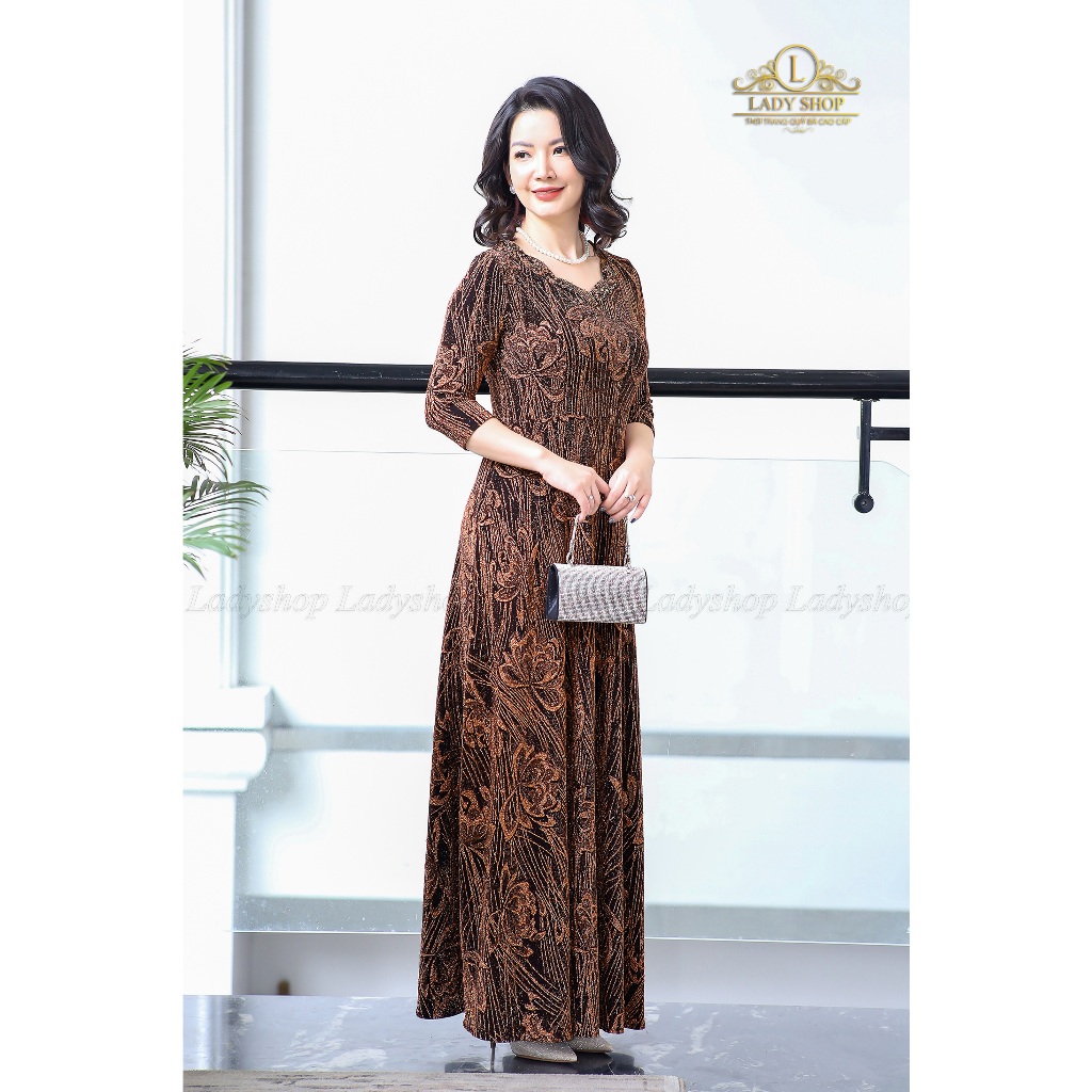 Đầm Maxi nhũ hoa sen cổ hoa kết đá Ladyshop thời trang trung niên cao cấp T239