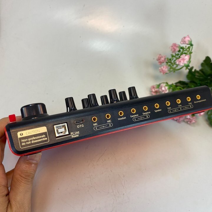 Bộ sound card K300 và mic bm900 chuyển để làm micro livestream, thu âm, hát trên mạng xã hội