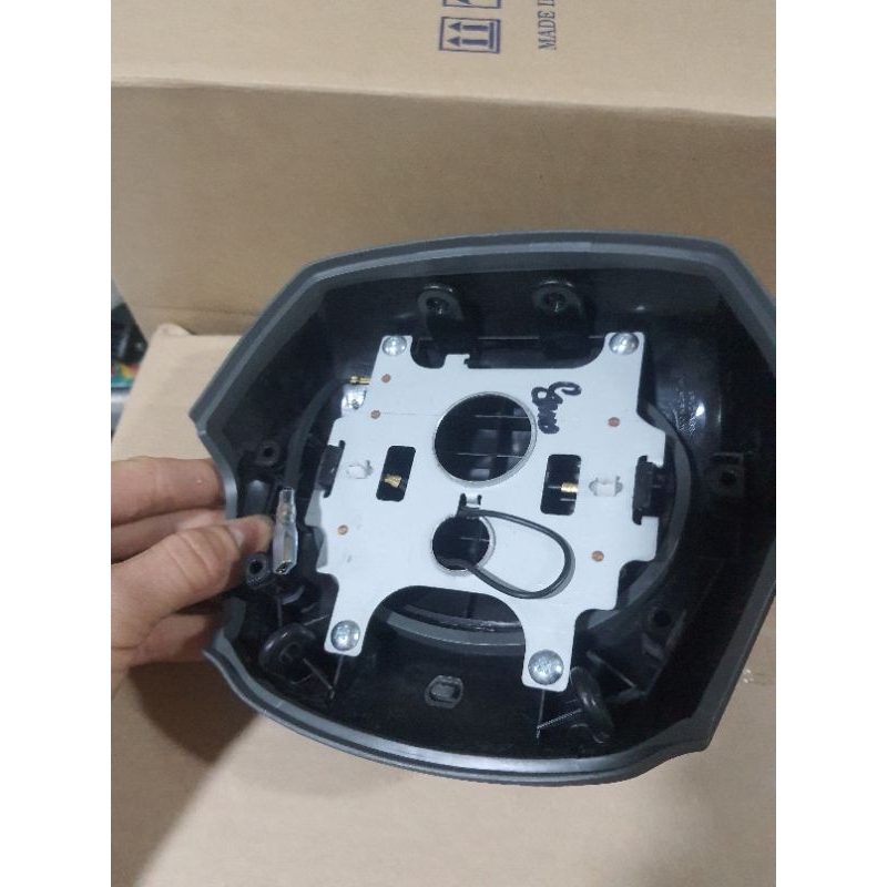 Phím còi , công tắc còi hyundai xịn mobis hd65,hd72,hd99,hd500,hd800, maity2...