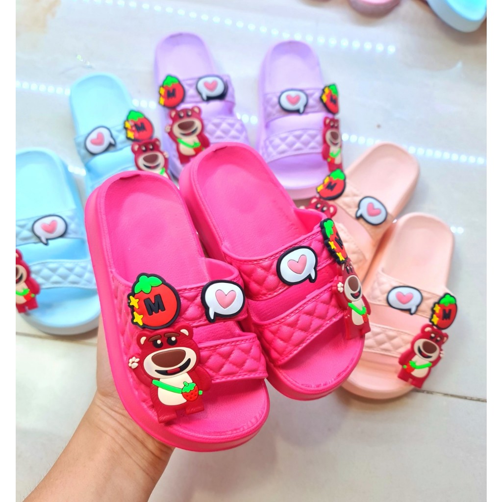 Dép bánh mì 2 quai cho bé gái hình gấu dâu siêu đẹp êm chân bé đế cao 3,5cm siêu nhẹ mềm