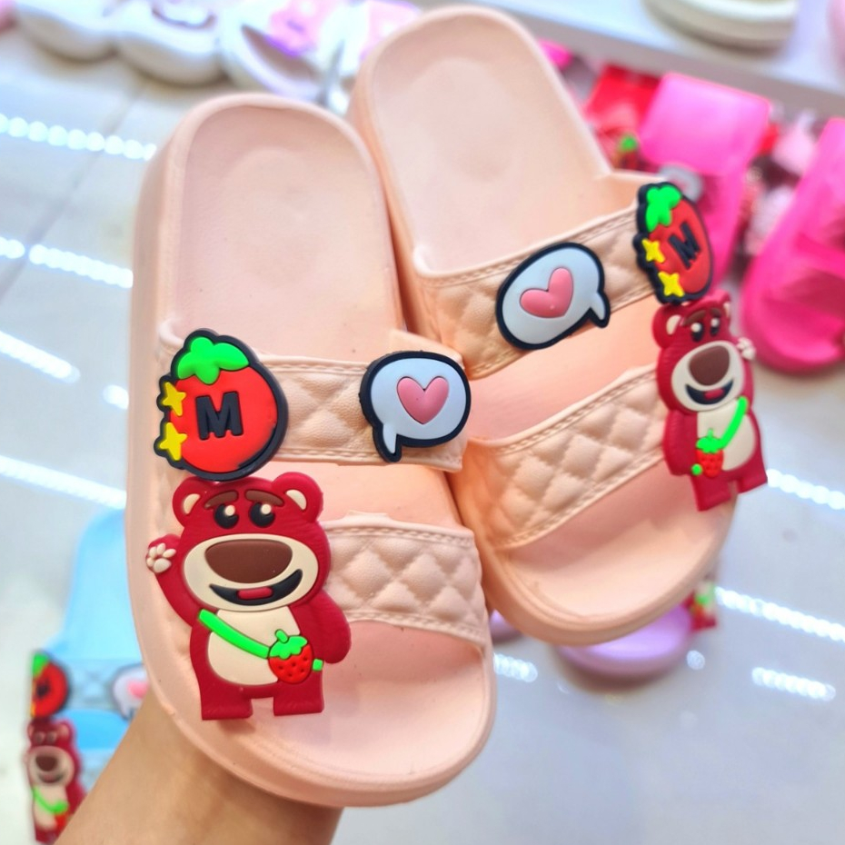 Dép bánh mì 2 quai cho bé gái hình gấu dâu siêu đẹp êm chân bé đế cao 3,5cm siêu nhẹ mềm