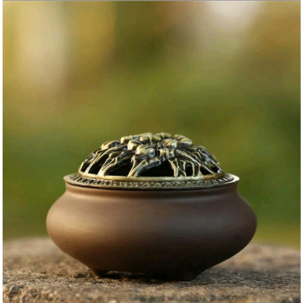 Lư Sứ Xông Nụ Trầm