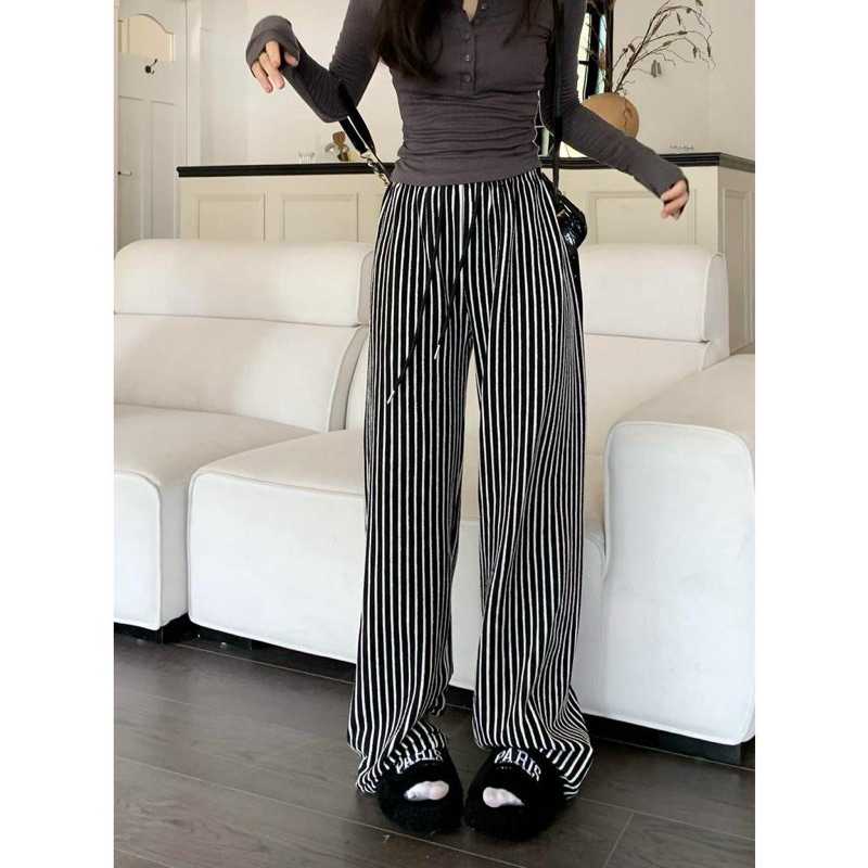 Quần kẻ nhí phối đồ siêu đẹp