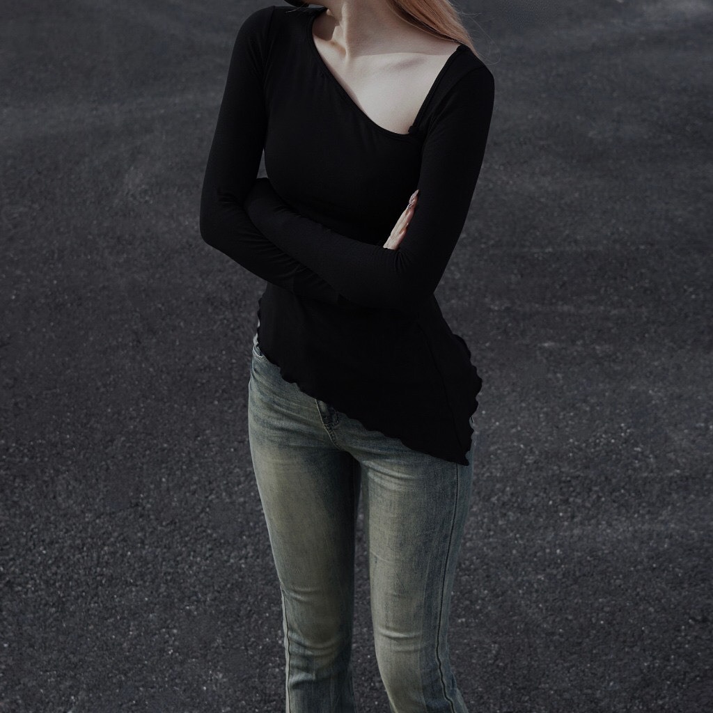 Áo Thun Xẻ Vạt Xéo LALISA Áo Dáng Ôm Body Chất Thun Sexy Kiểu Màu Đen Xám Phong Cách Năng Động Hàn Quốc AO002