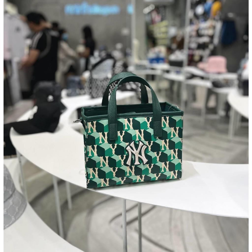 Túi MLB Cube Monogram Small Tote Bag 3AORS022N