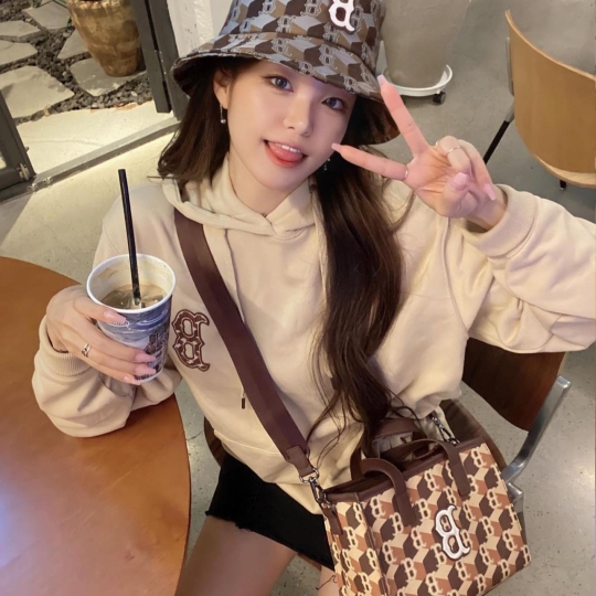 Túi MLB Cube Monogram Small Tote Bag 3AORS022N