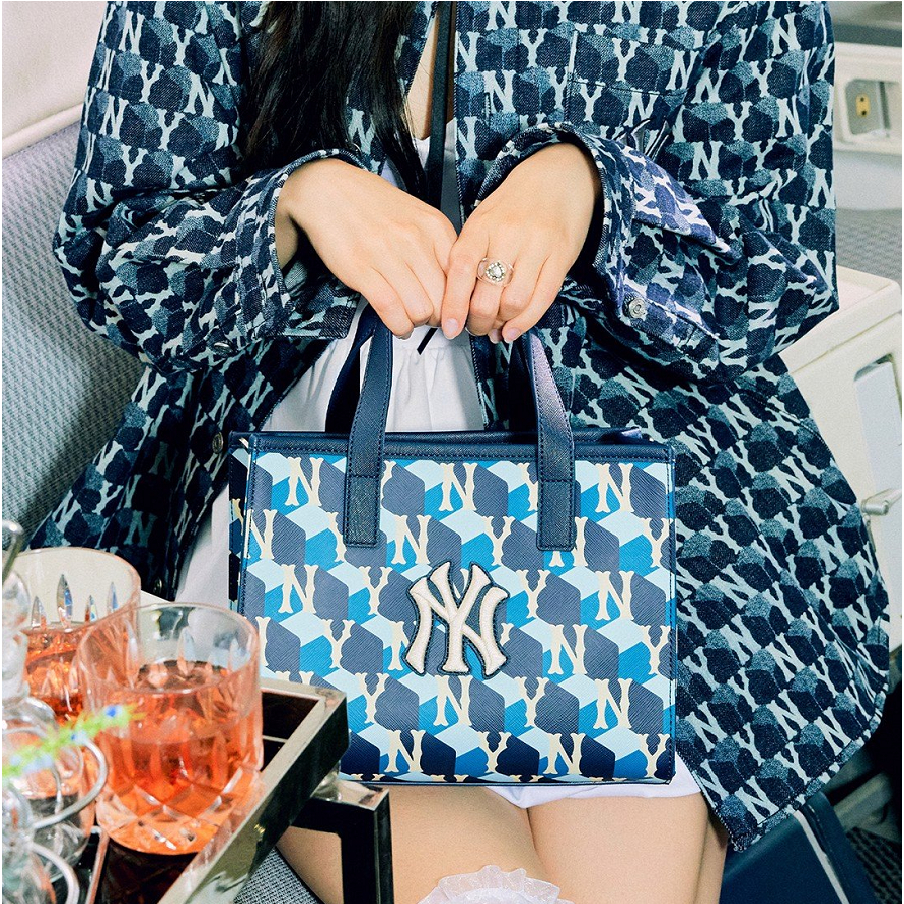 Túi MLB Cube Monogram Small Tote Bag 3AORS022N