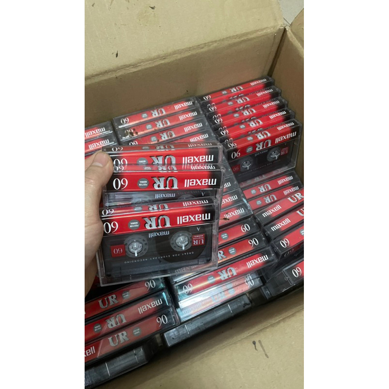 Băng cassette Maxell -UR trắng nguyên hộp
