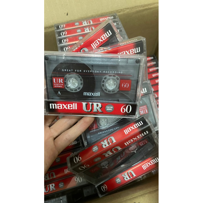 Băng cassette Maxell -UR trắng nguyên hộp