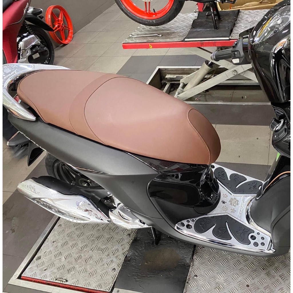 ỐP KÉT NƯỚC  DÙNG CHO XE JANUS 2016 - 2021 VÀ 2022 - 2024 CACBON / CROM