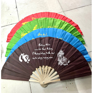 Quạt vải vẽ chữ thư pháp nhiều màu