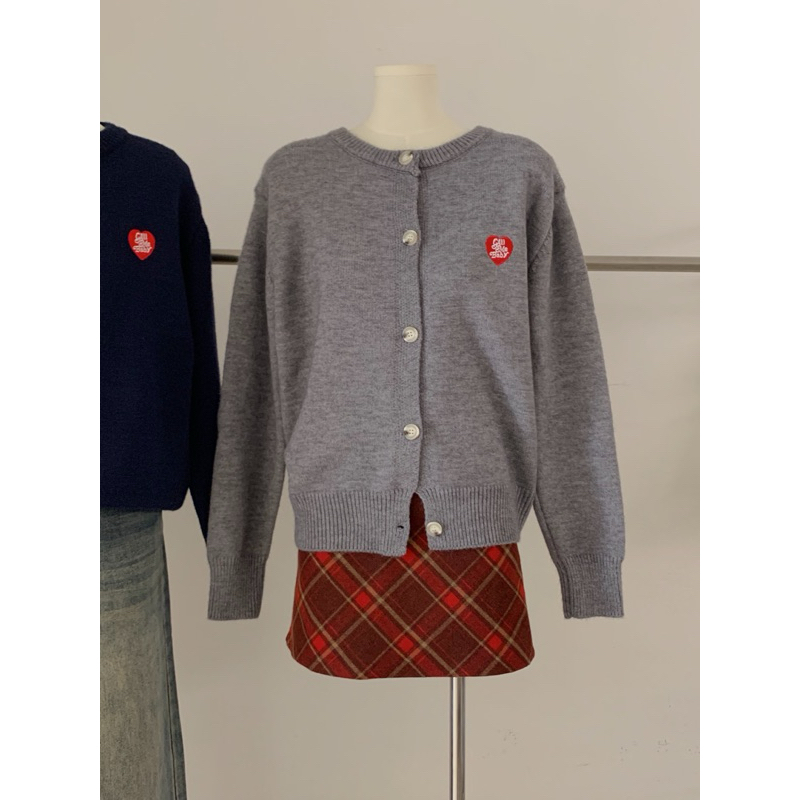 KAYY. Áo cardigan len thêu tim _ A996